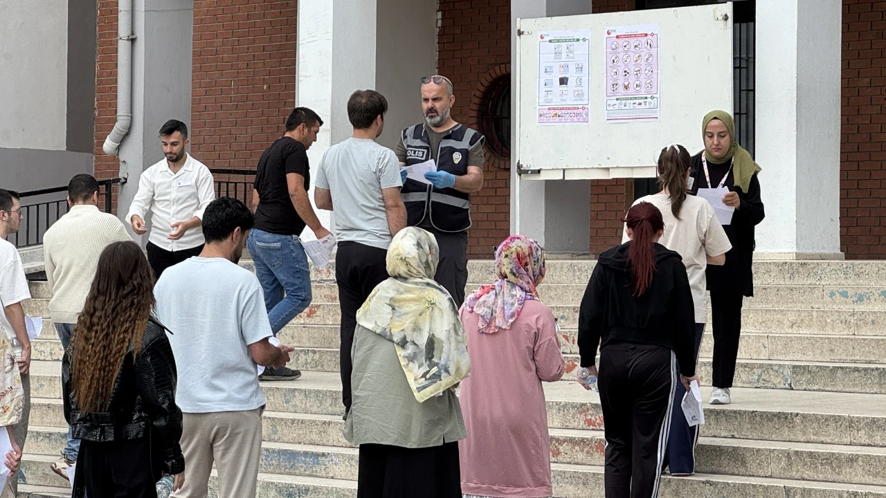 YKS'de yapay zeka ile kopya çekti, tutuklandı