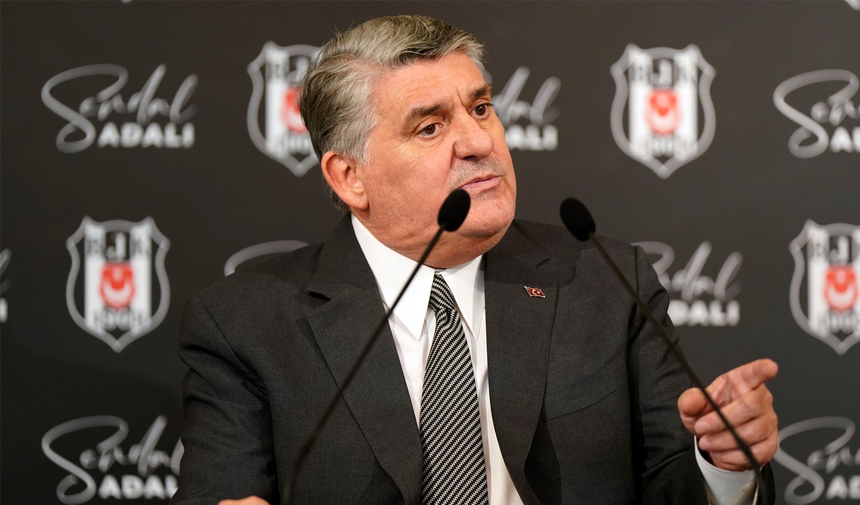 Beşiktaş’ta bekleyiş sürüyor: Serdal Adalı Salah transferindeki son durumu açıkladı!