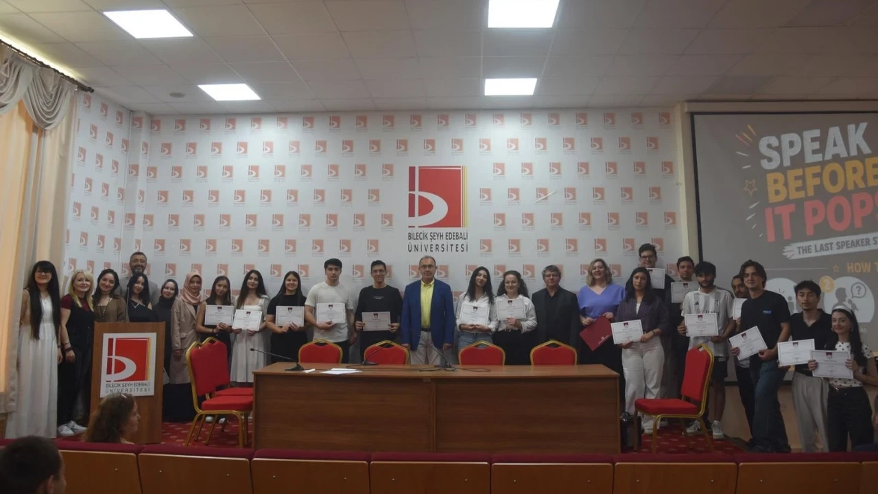 BŞEÜ Yabancı Diller Yüksekokulunda İngilizce Yıl Sonu Gösterisi