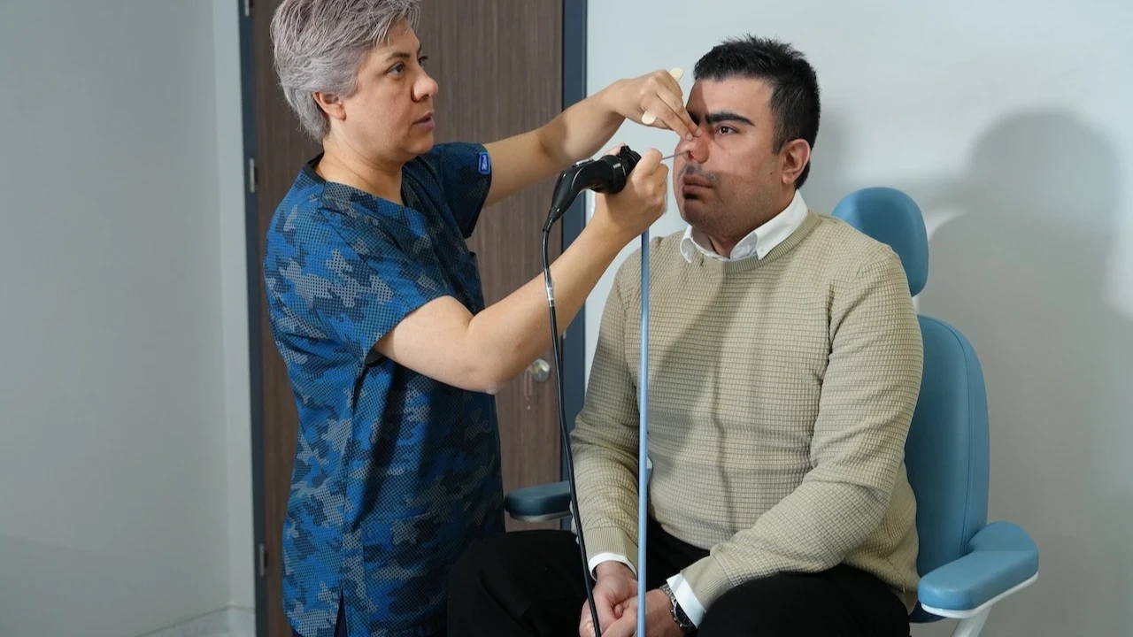 Boğazına yerleşen tümör nefesini kesmişti: İki ameliyatla Medipol'de hayata döndü
