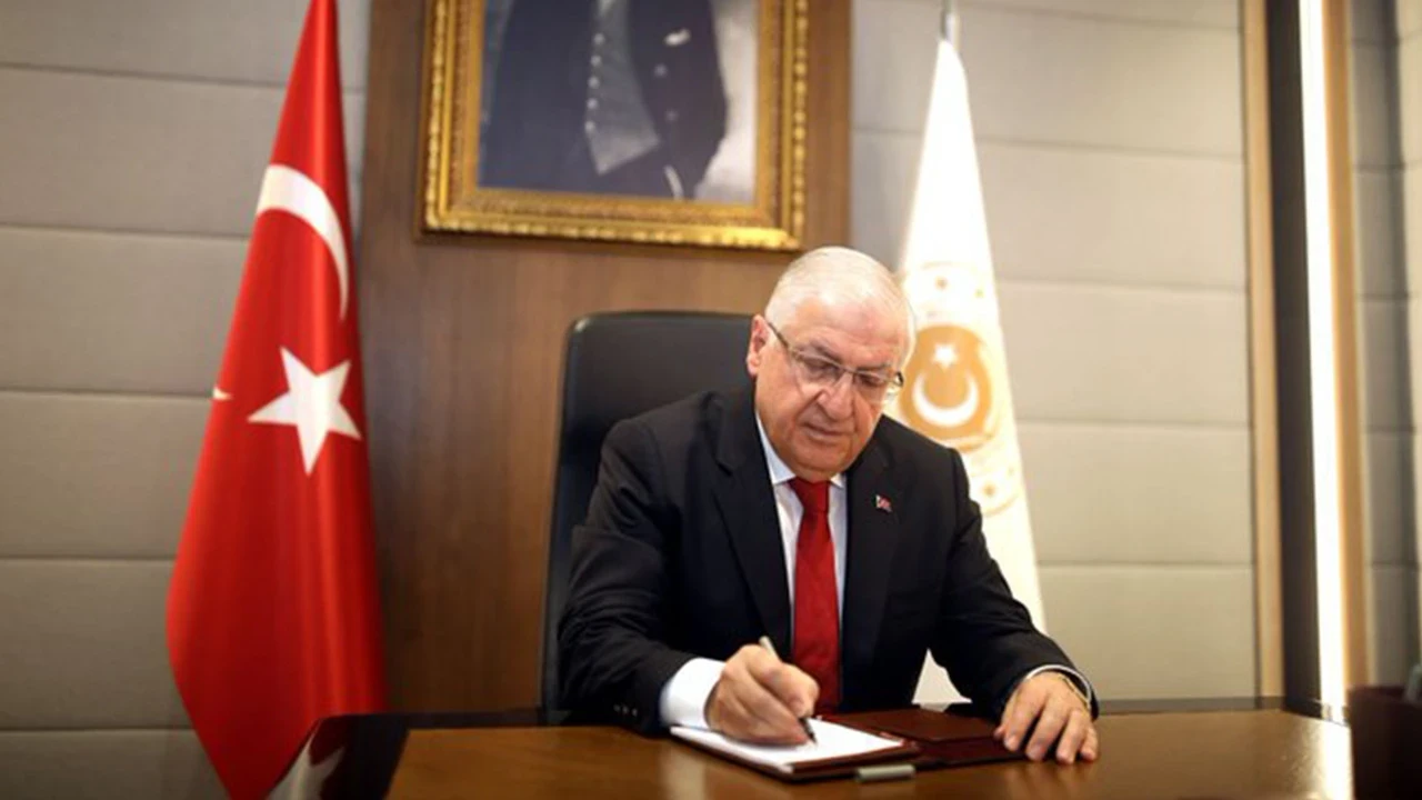 Milli Savunma Bakanı Güler'den "Babalar Günü" mesajı