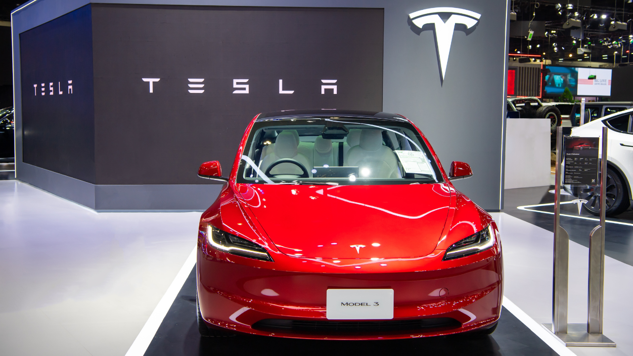 Beklentilerin üzerinde araç teslimatı da yetmedi: Tesla hisseleri sert düşüş yaşadı