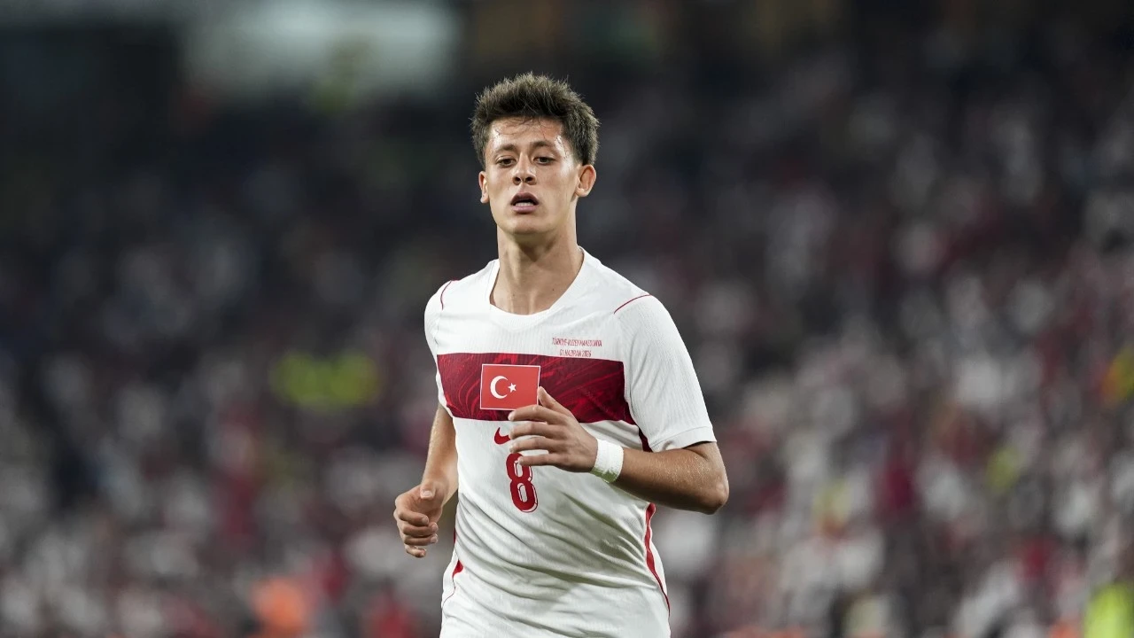 İspanya basınından bomba haber! Dünya devleri Real Madrid'in kapısında: Arda Güler radarda!