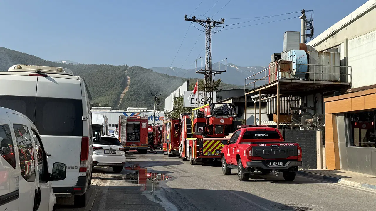 Bursa'da kumaş fabrikasında yangın