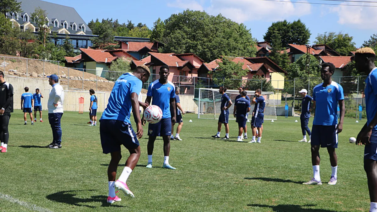 Eyüpspor Teknik Direktörü Pulat: "Bu hafta transfer sayısı 8-9’u bulacak"