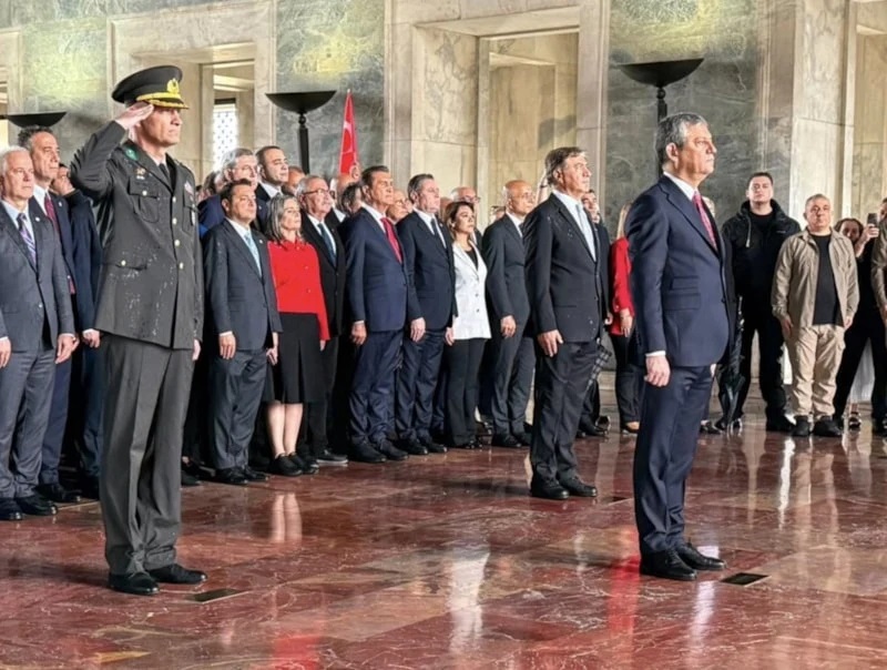 Yeni Parti'den Anıtkabir'e ziyaret