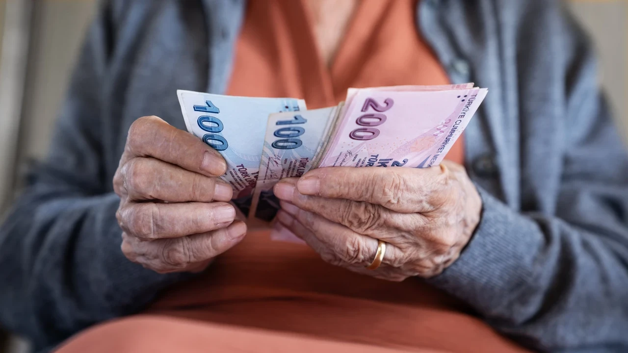 Emekli maaşlarına düzenleme yapılacak mı? Bakanlıktan iddialara yanıt