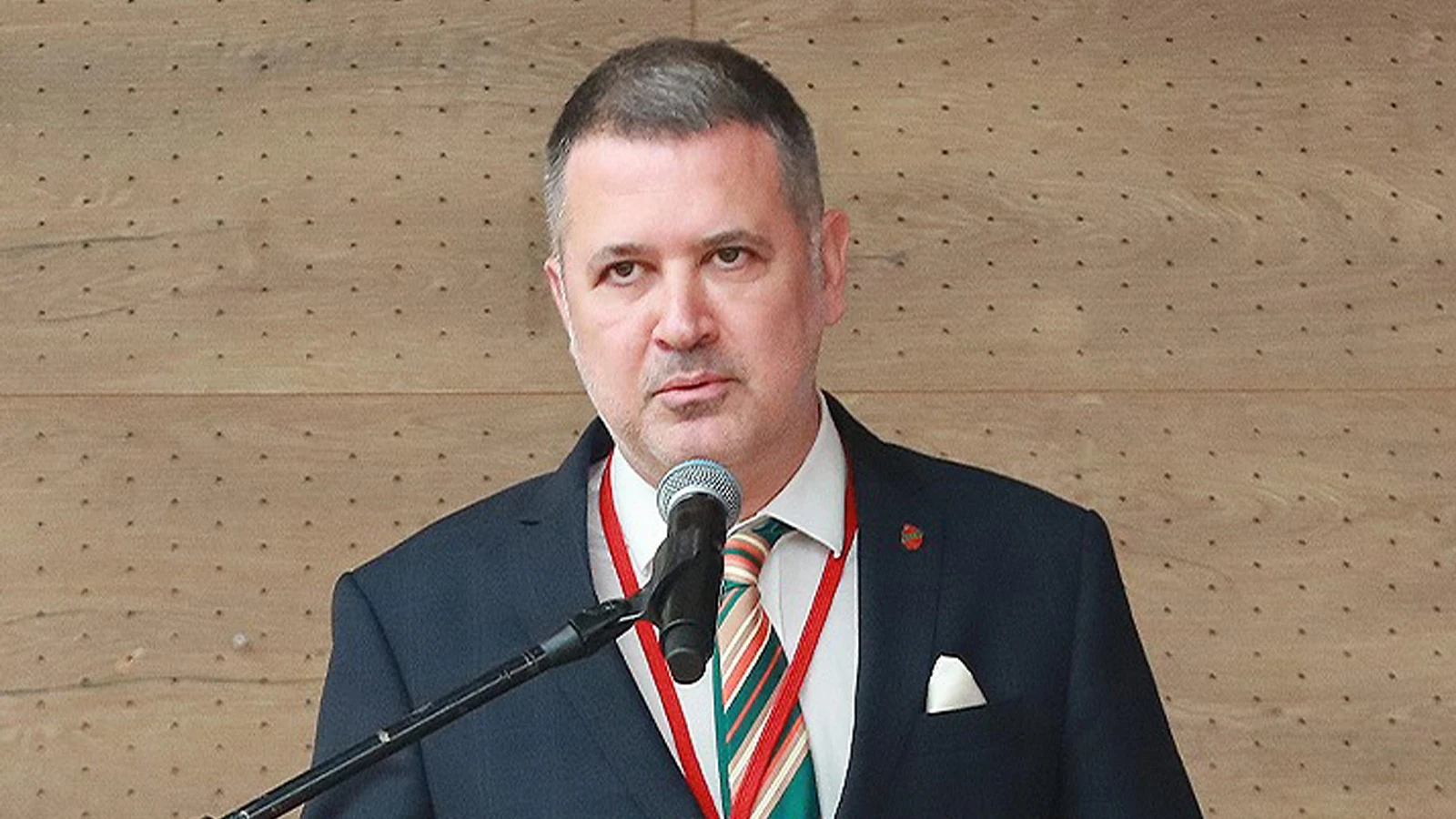 Karşıyaka'da Ergüllü sert çıktı, Tusder birleştiricilik mesajı verdi
