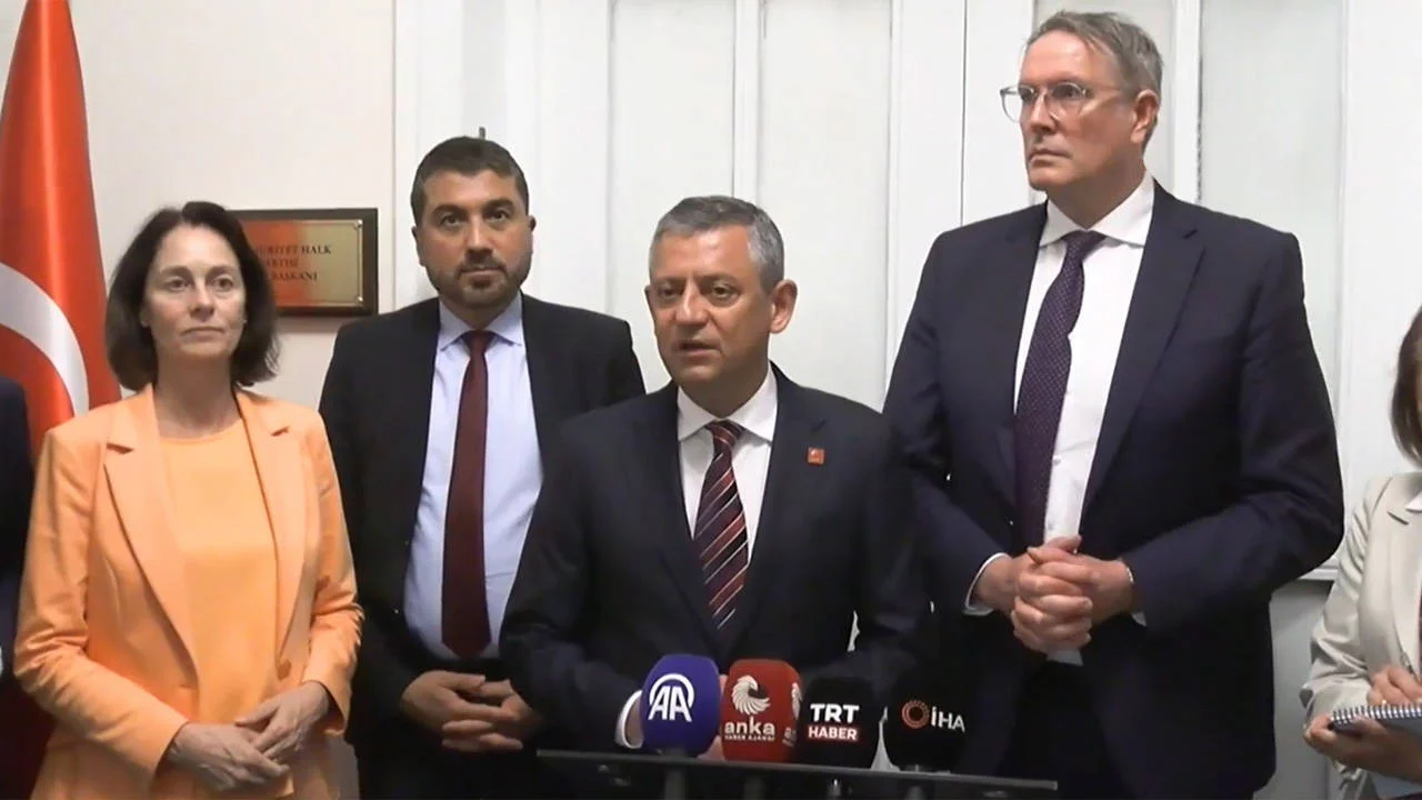 SPD Genel Başkan Yardımcısı Schweitzer'den CHP Genel Başkanı Özel'e destek ziyareti