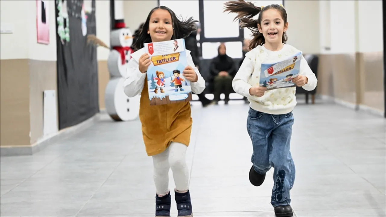 Okulların kapanmasına günler kaldı! e-Okul not girişi kapandı mı, ne zaman kapanacak?
