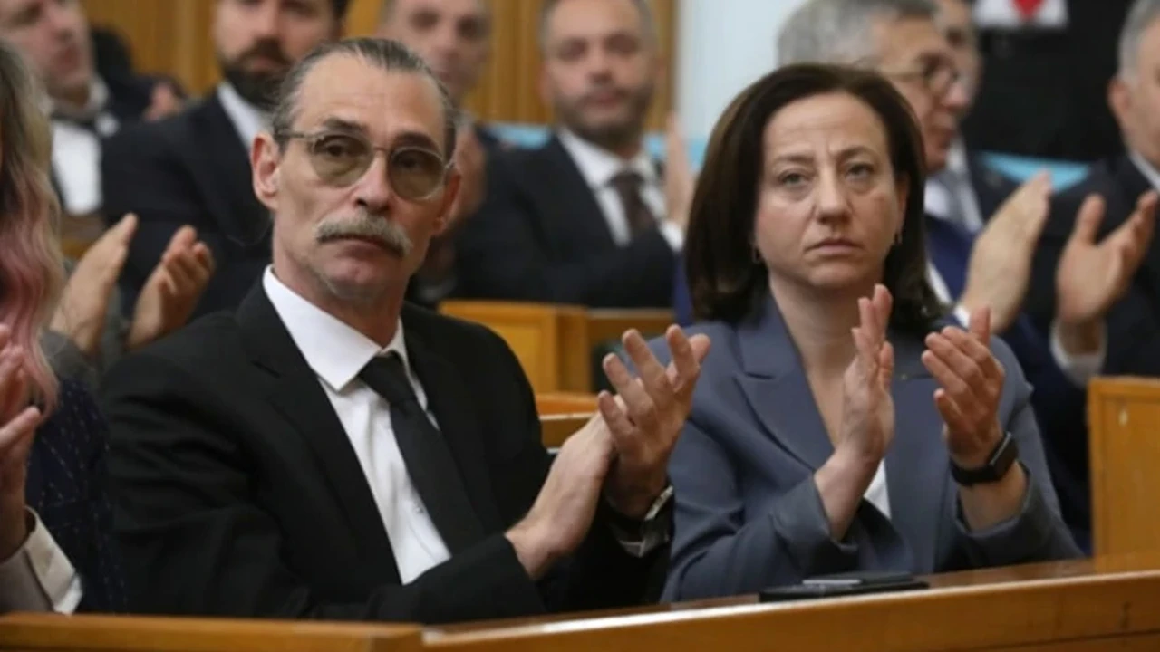 'Özel mi, Kılıçdaroğlu mu?' sorusuna Beşikçioğlu'ndan dikkat çeken yanıt