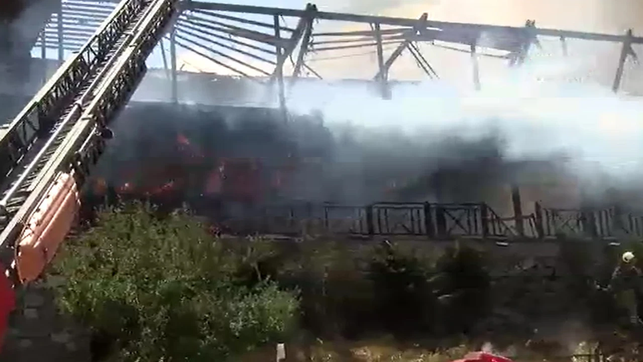 İstanbul'da 2 katlı restoranda yangın paniği
