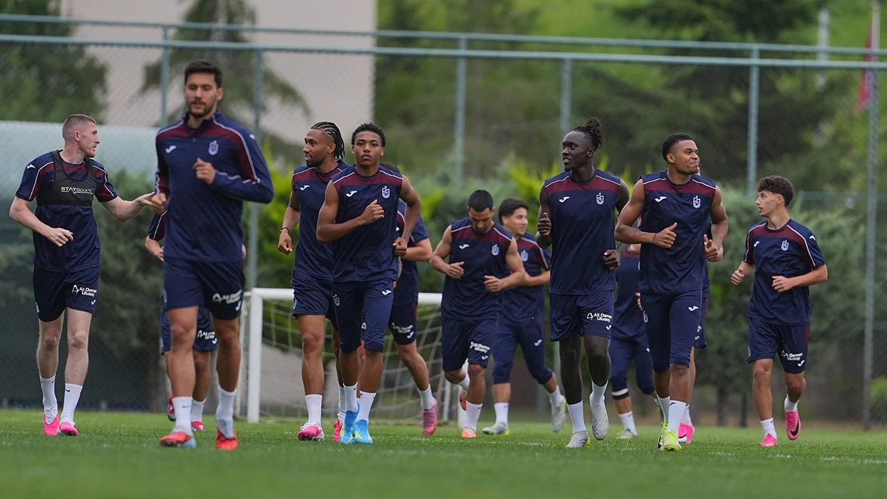 Trabzonspor Mehmet Ali Yılmaz Tesisleri'nde top başı yaptı