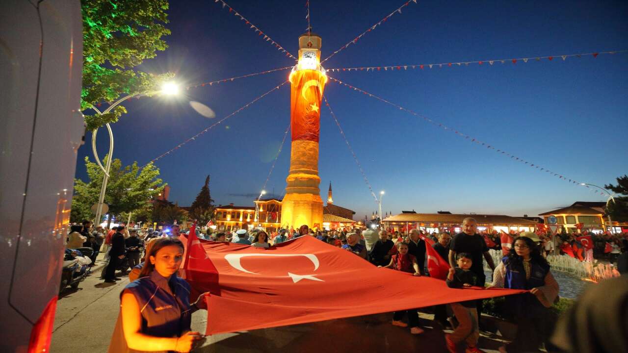 Ülke genelindeki camilerde sela okundu