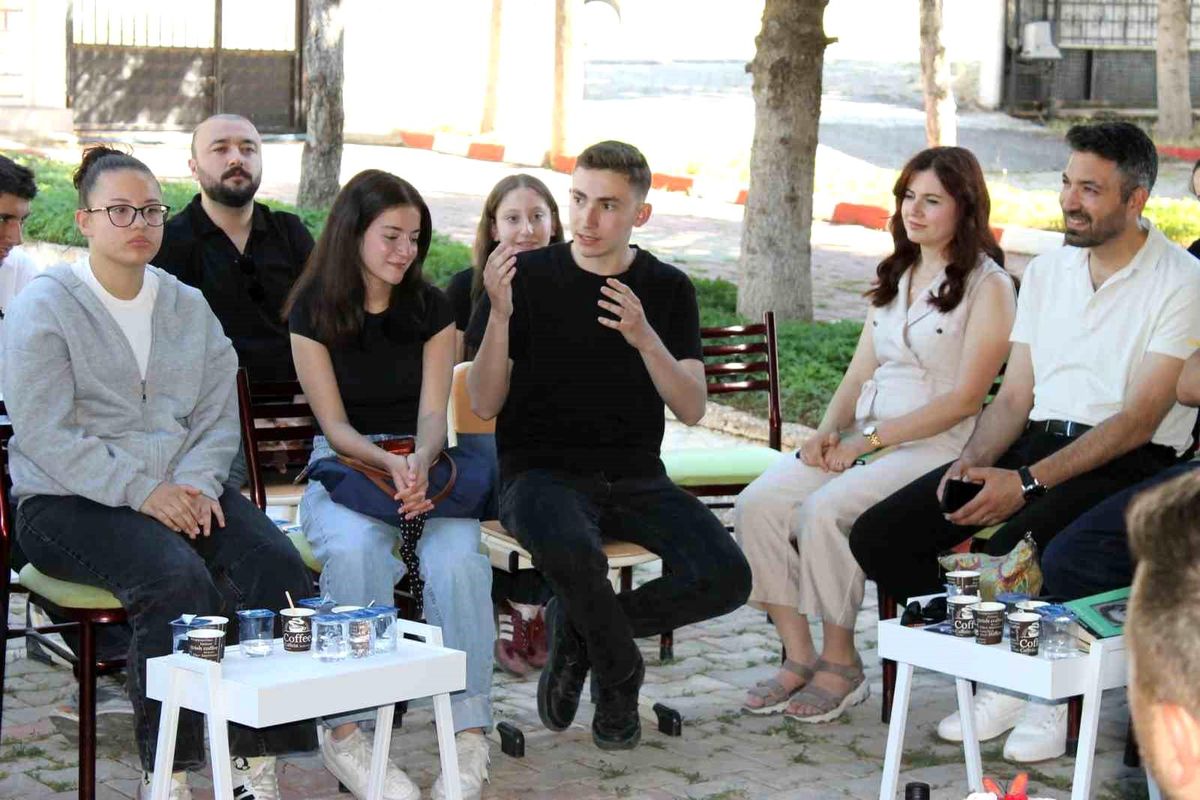 Altıntaş'ta kitap söyleşisi