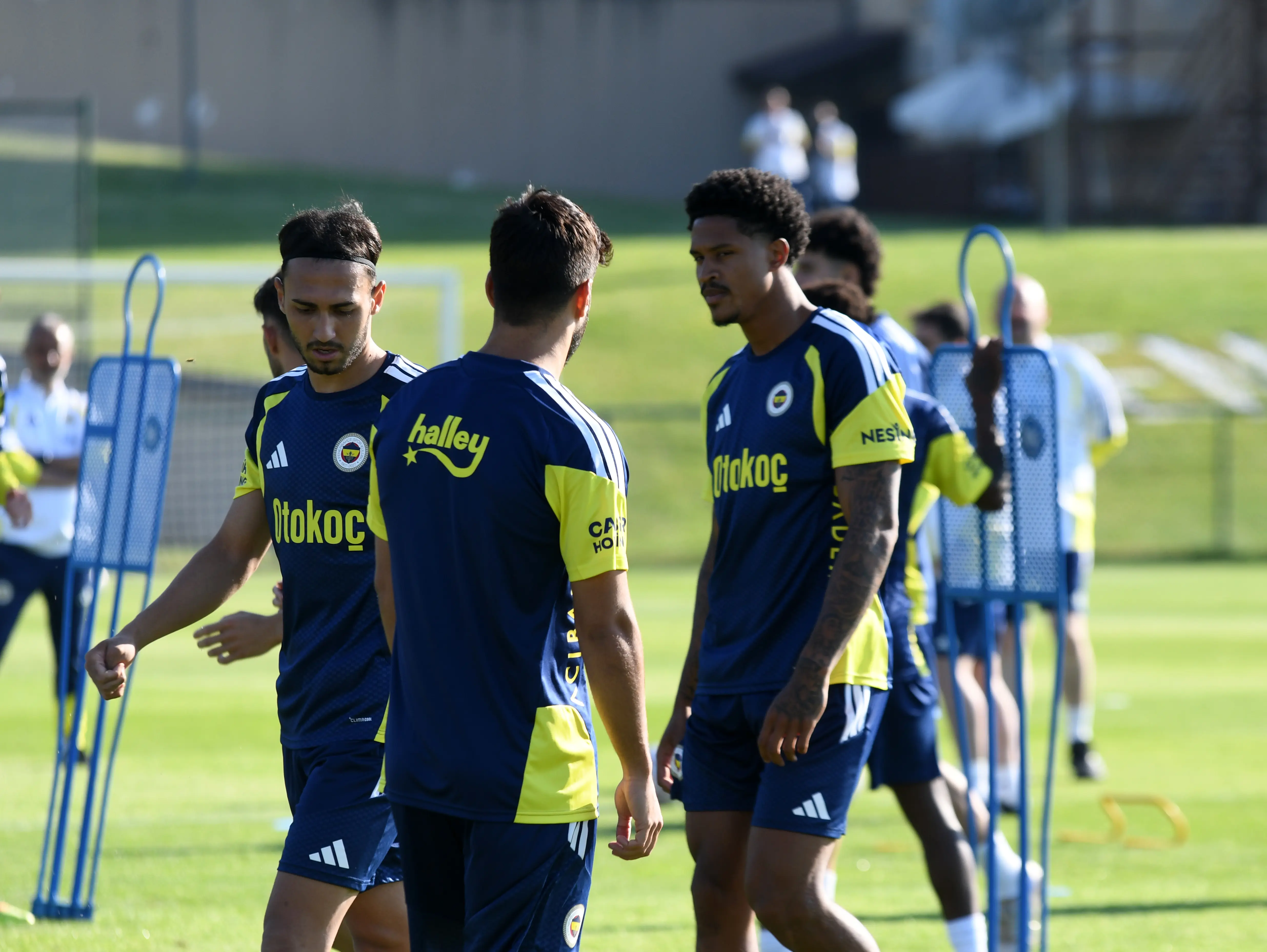 Fenerbahçe'de yeni sezon mesaisi sürüyor