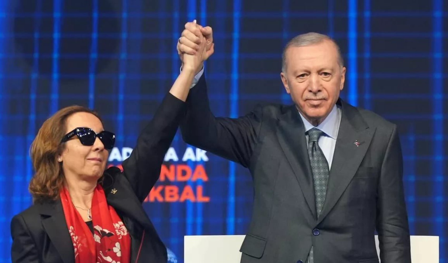 AKP'li Özbudun'dan 'ömür boyu başkanlık teklifi' iddialarına öykülü yanıt: Biraz da magazine ihtiyaç var