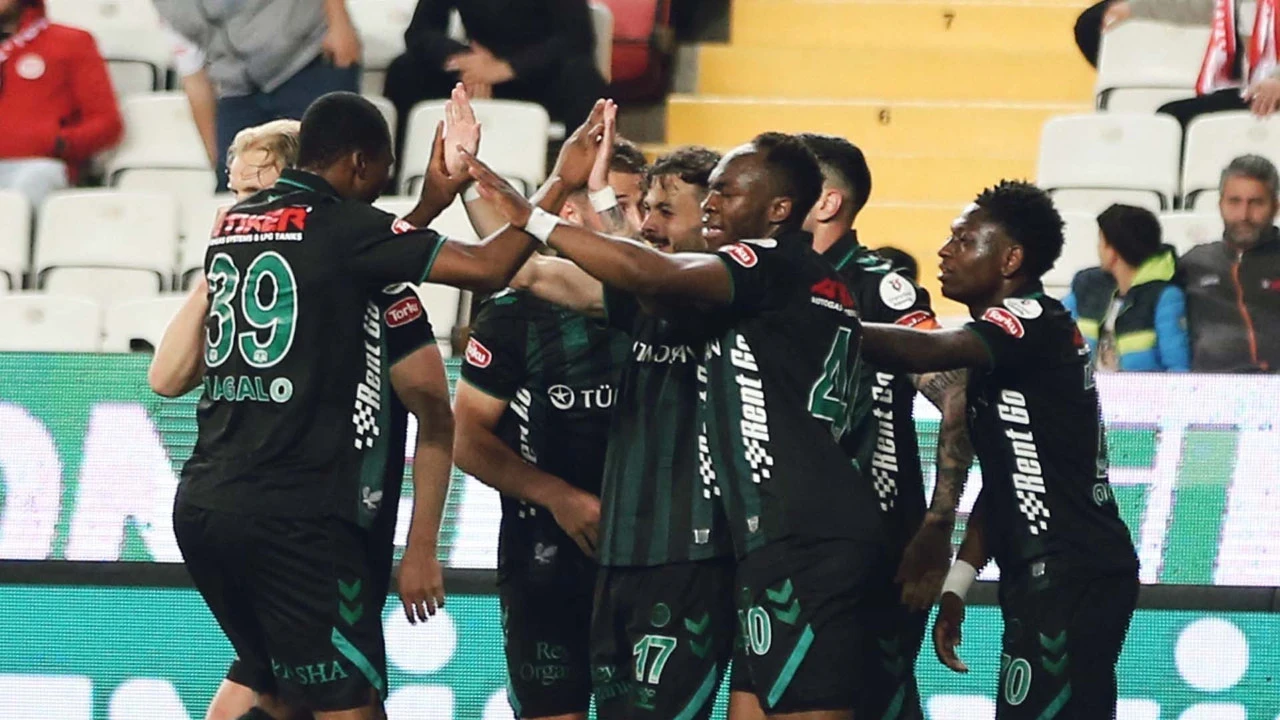 Konyaspor ayrılığı duyurdu! Yıldız futbolcuya veda edildi