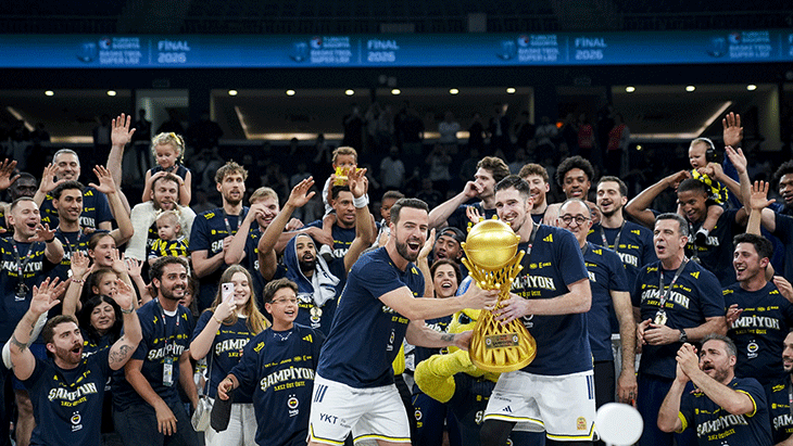 Şampiyon Fenerbahçe Beko'da Melih Mahmutoğlu: Sonunda 3 kupa ve dörtlü finalle bitirdik