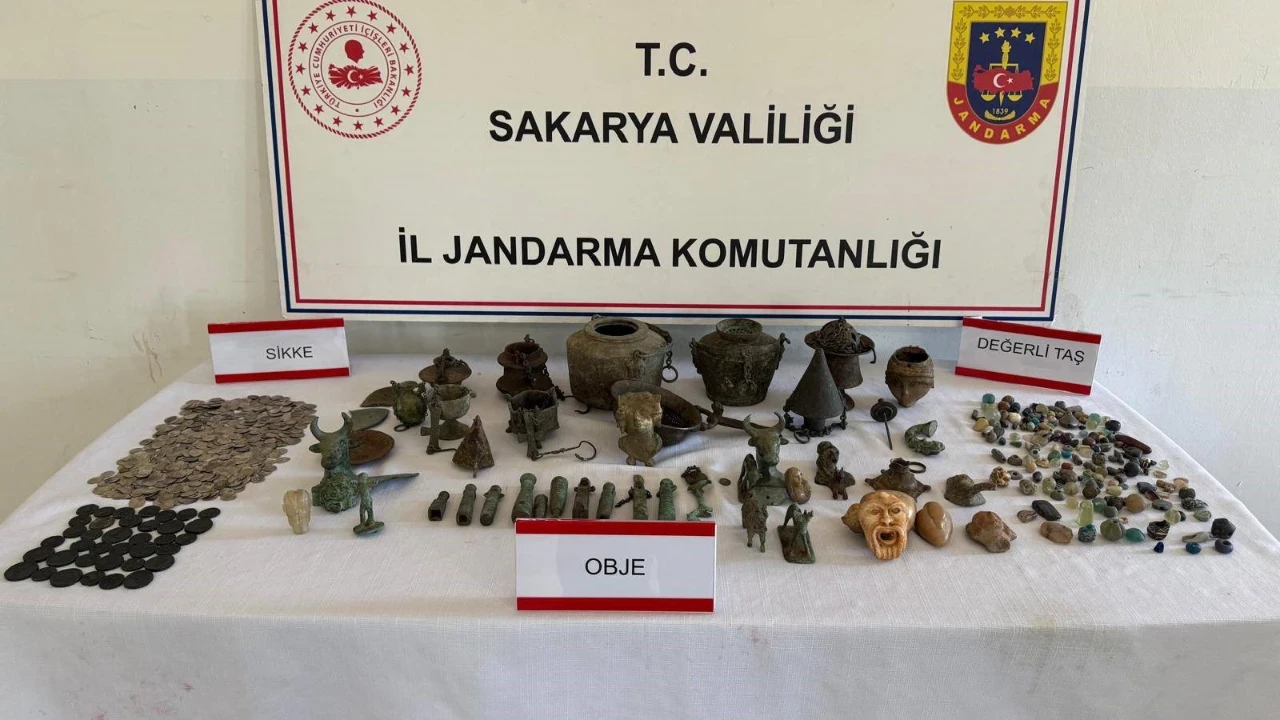 Evden adeta tarih çıktı: 806 eser ele geçirildi