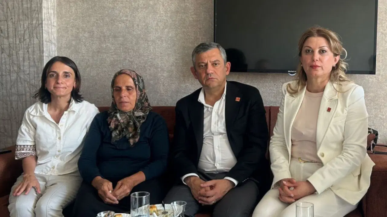 Özgür Özel'den Gülistan Doku'nun ailesine ziyaret