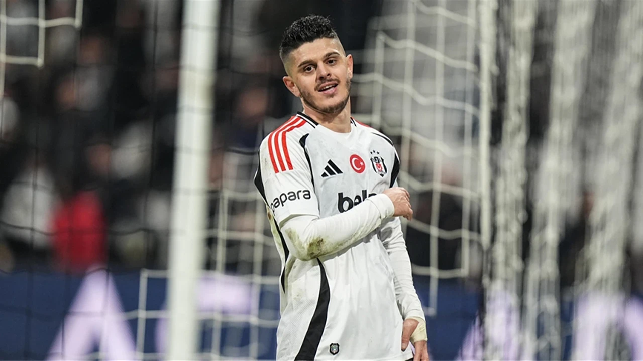 Beşiktaş'ta 3 futbolcuya transfer teklifi