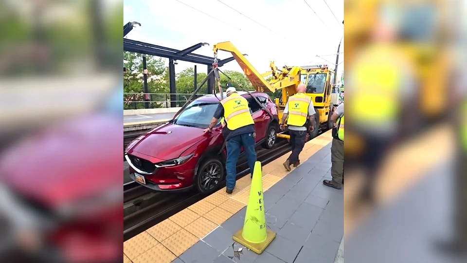 ABD'de navigasyonu takip eden sürücü aracıyla tren yoluna girdi