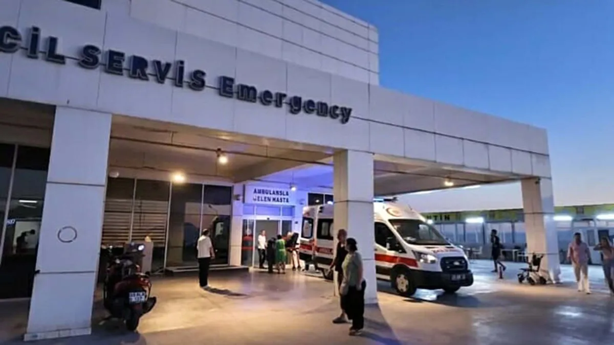 Kuşadası'nda gıda zehirlenmesi şüphesi: 28 kişi hastaneye kaldırıldı