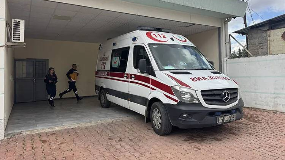 Antalya'da tur otobüsü ile otomobilin çarpıştığı kaza: 1 ölü, 12 yaralı