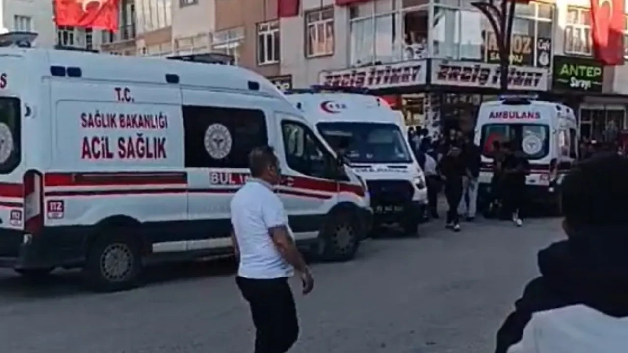 Van'da iki aile arasında silahlı ve bıçaklı kavga çıktı! Çok sayıda yaralı var