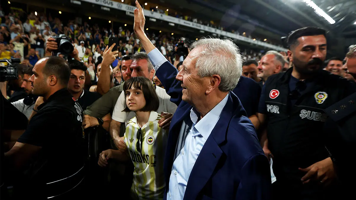 8 yıl sonra yeniden başkan! Aziz Yıldırım dönemi başladı