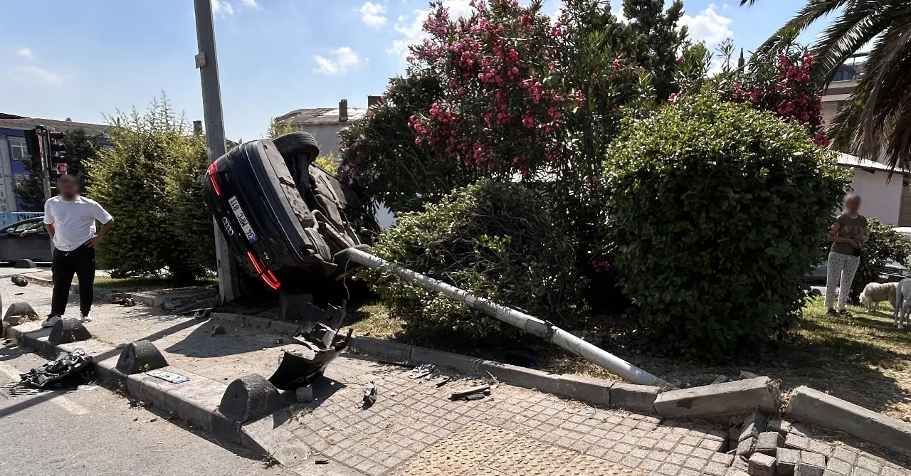 Kırmızı ışık ihlali kazayla bitti! Gözü yaşlı sürücüyü babası sarılarak teselli etti