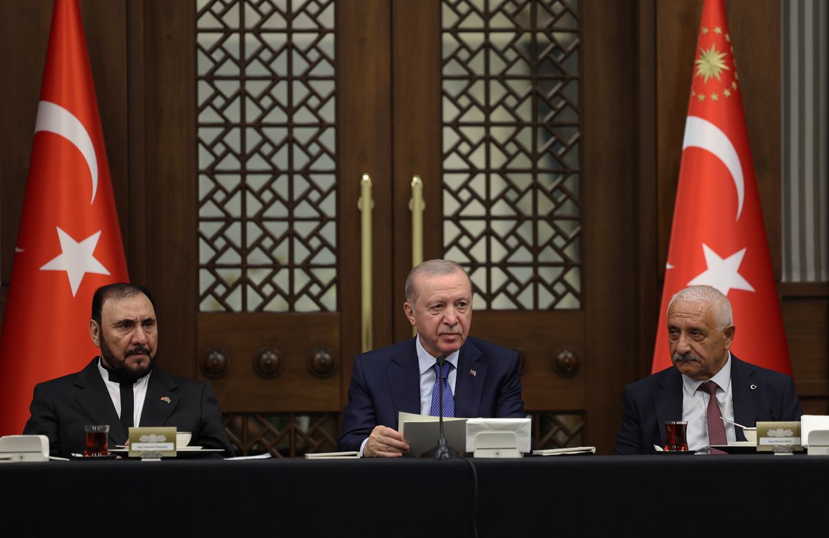 Erdoğan: Alevi canlarımızı asla ihmal etmedik, herkese Yunusça nazar kıldık