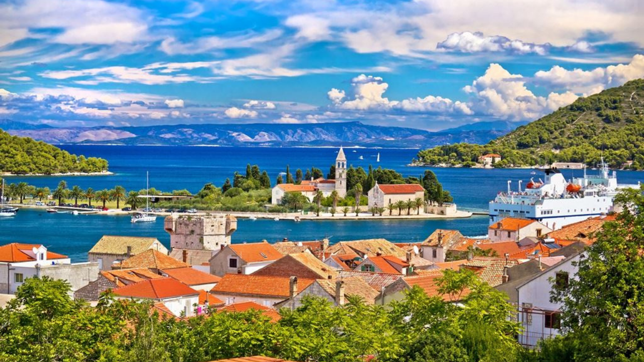 Hırvatistan’ın turistik adasında iş fırsatı: Maaşın yanında ev desteği de veriyor