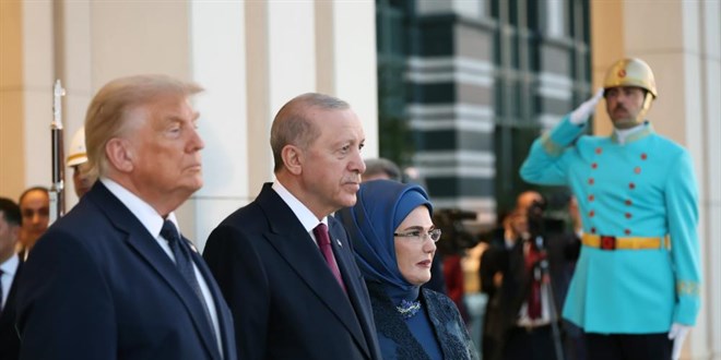 Devlet ve hükümet başkanları ile eşleri onuruna resepsiyon verildi