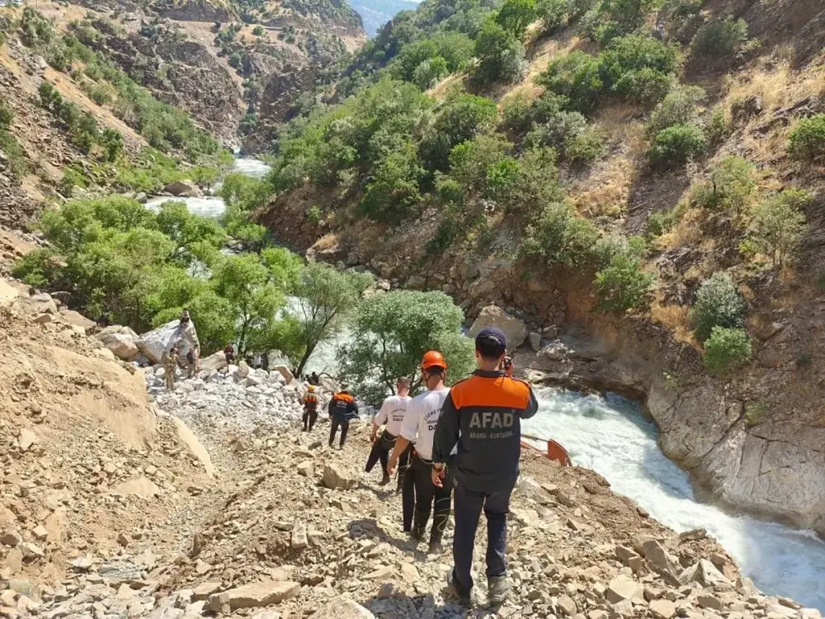 28 yaşındaki gençten üç gündür haber yok! Ekipler zorlu şartlarda arama çalışmalarını sürdürüyor
