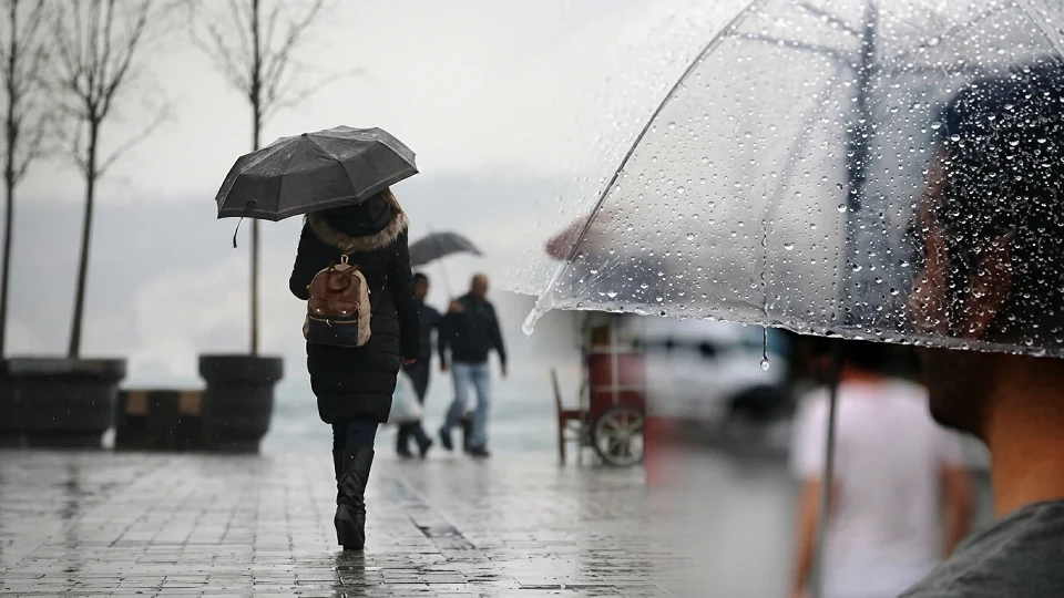AKOM'dan İstanbul hava durumu uyarısı! Gök gürültülü sağanak için tarih verildi | GÜNDEM HABERLERİ