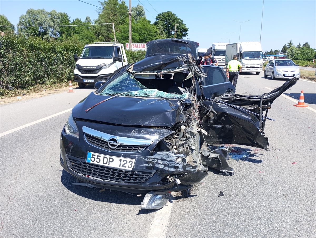 Samsun'da tıra arkadan çarpan otomobilin sürücüsü ağır yaralandı