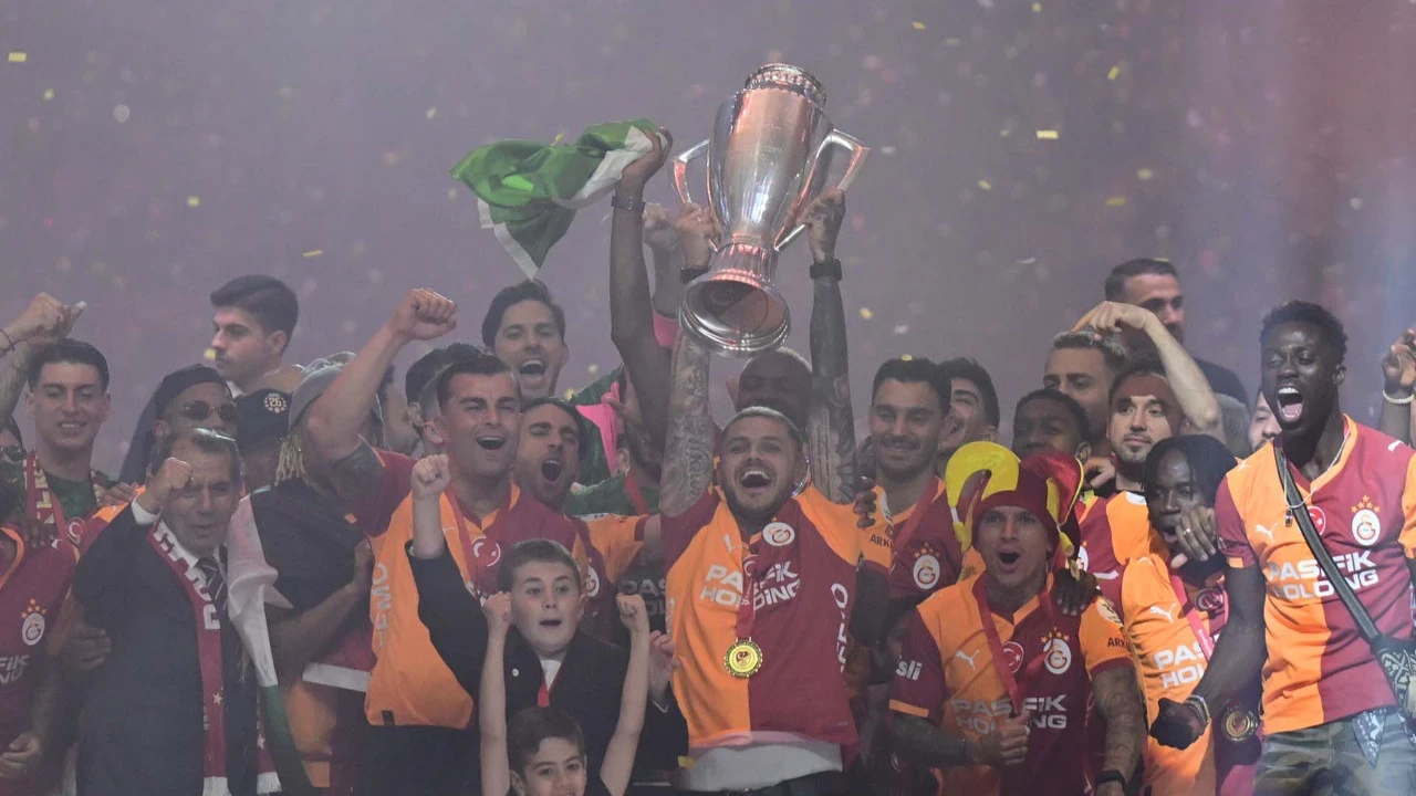 Galatasaray kesenin ağzını açtı! 3 yıldızın maaşına zam geliyor