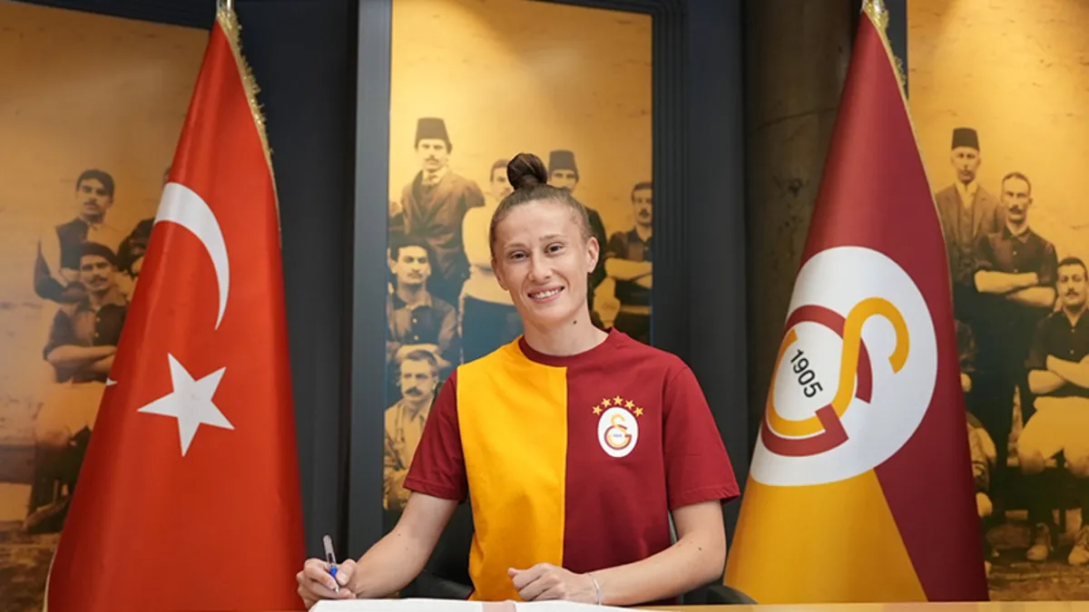 Galatasaray, Ebru Topçu ile sözleşme uzattı!