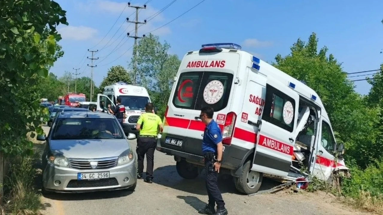 Ambulans yoldan çıktı: Yaralılar var