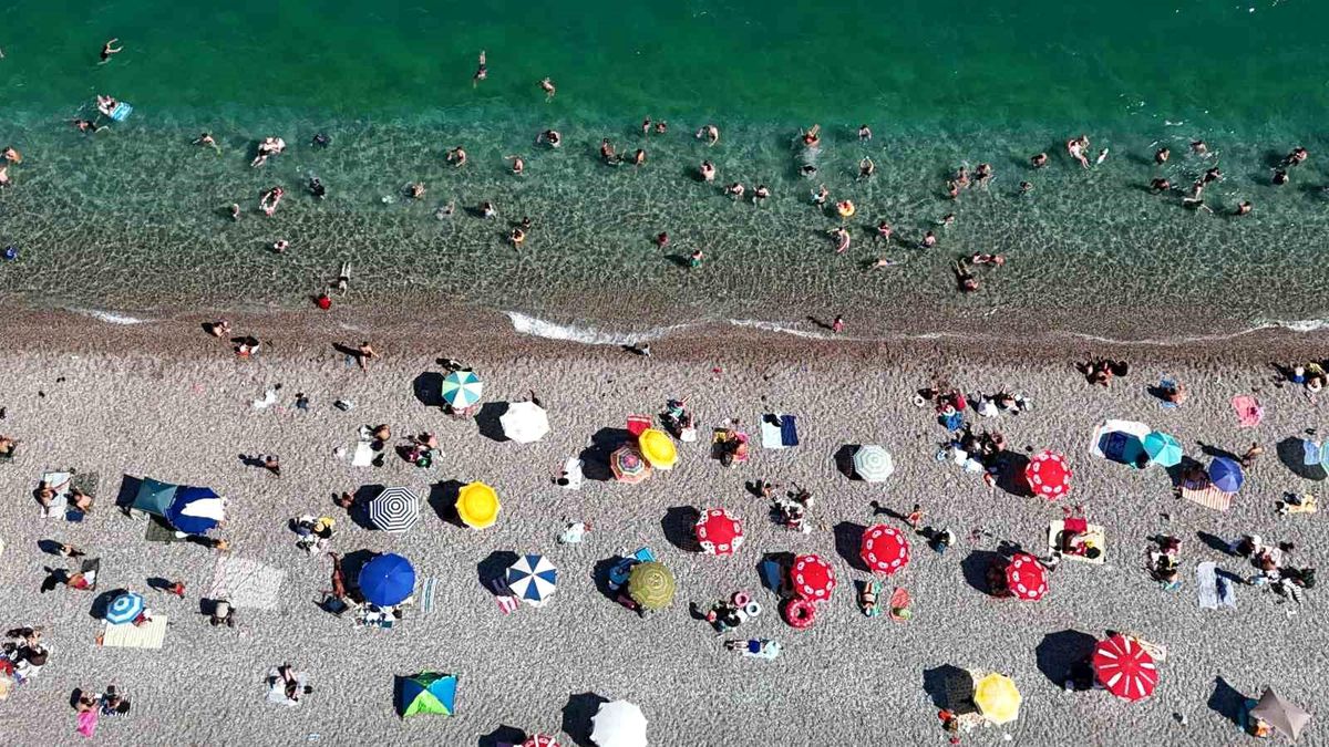 Antalya'da termometreler 41 dereceyi gösterdi, hissedilen sıcaklık bunalttı