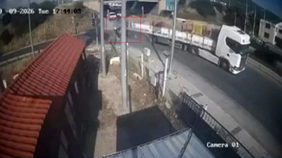 TIR'ın altına giren otomobilde feci ölüm: O anlar güvenlik kamerasında