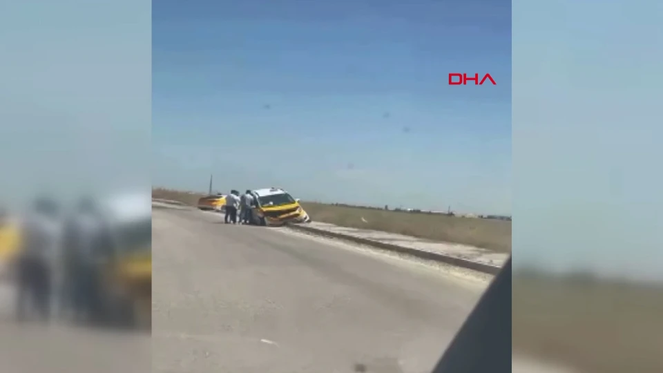 Diyarbakır’da Ters Yöndeki Otobüsten Kaçan Taksi Kaza Yaptı