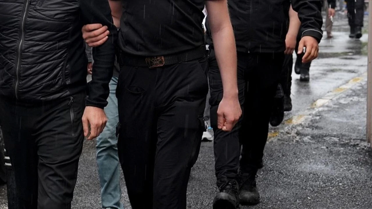 Parolapara vurgunu: 24 gözaltı