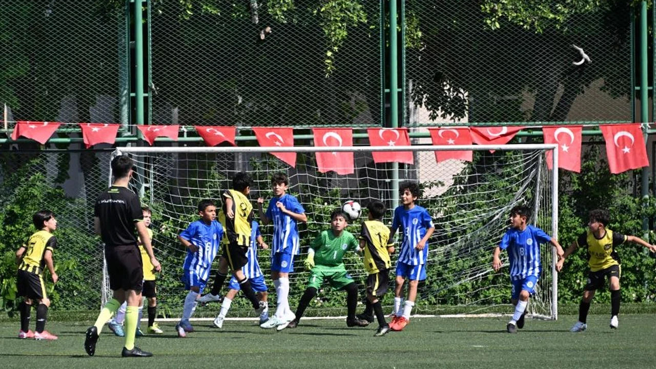 Mersin’de yeşil sahalar çocukların: 3 binden fazla minik sporcu şenlikte buluştu