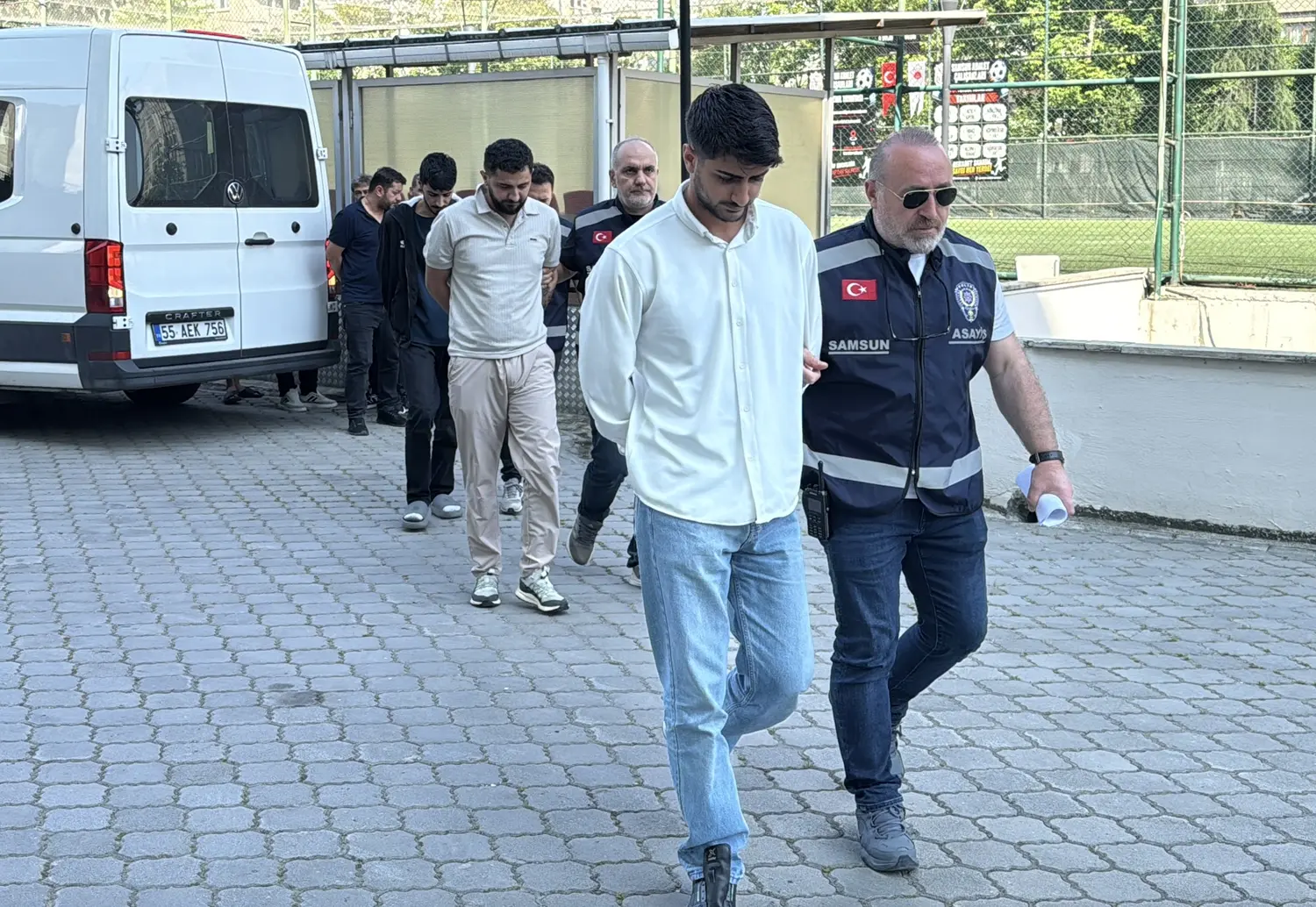 Başkanın adıyla dolandıran çete adliyede! Vatandaşın merhametini sömürdüler