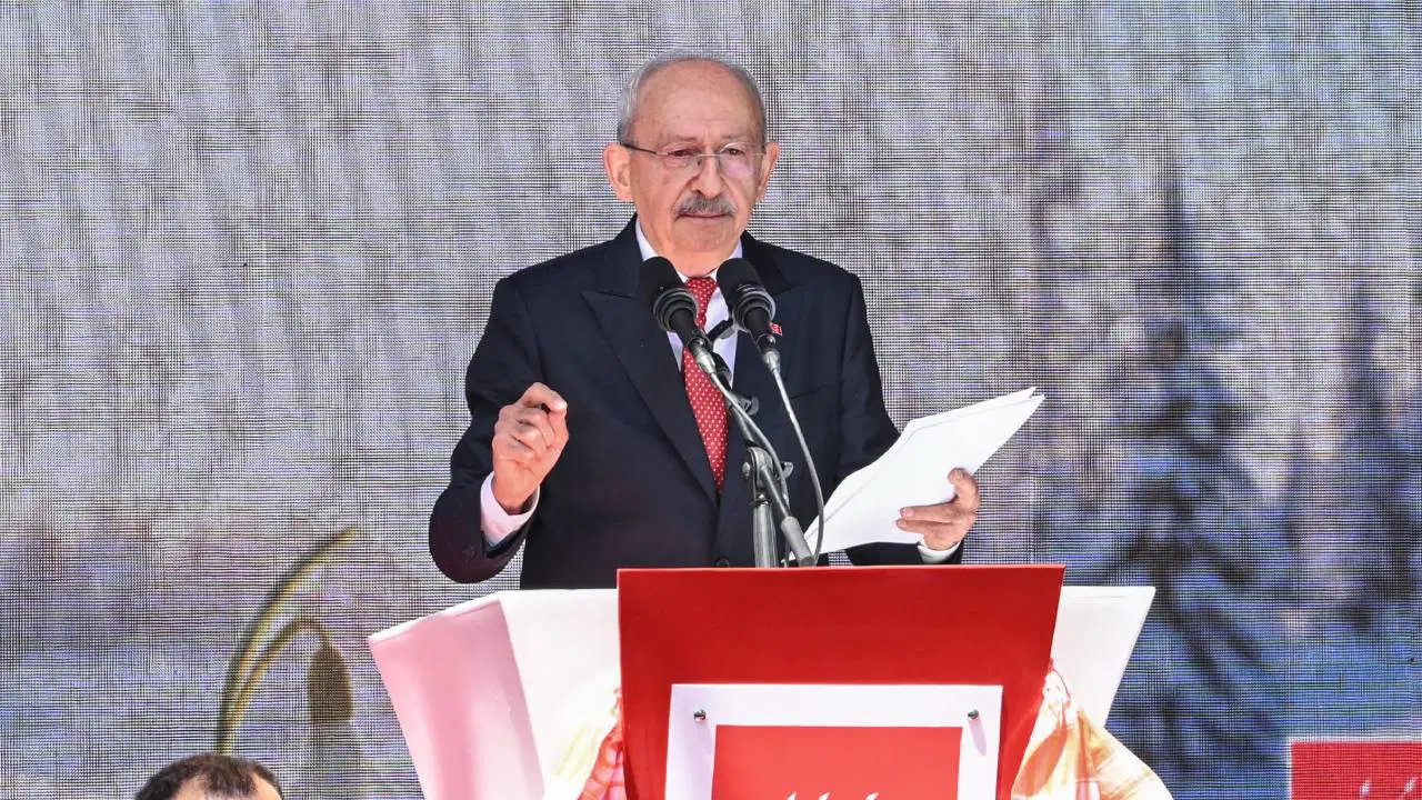 Son dakika... Grup toplantısı krizi: Kılıçdaroğlu'nun CHP Genel Merkezi'nde kürsüye çıkması bekleniyor
