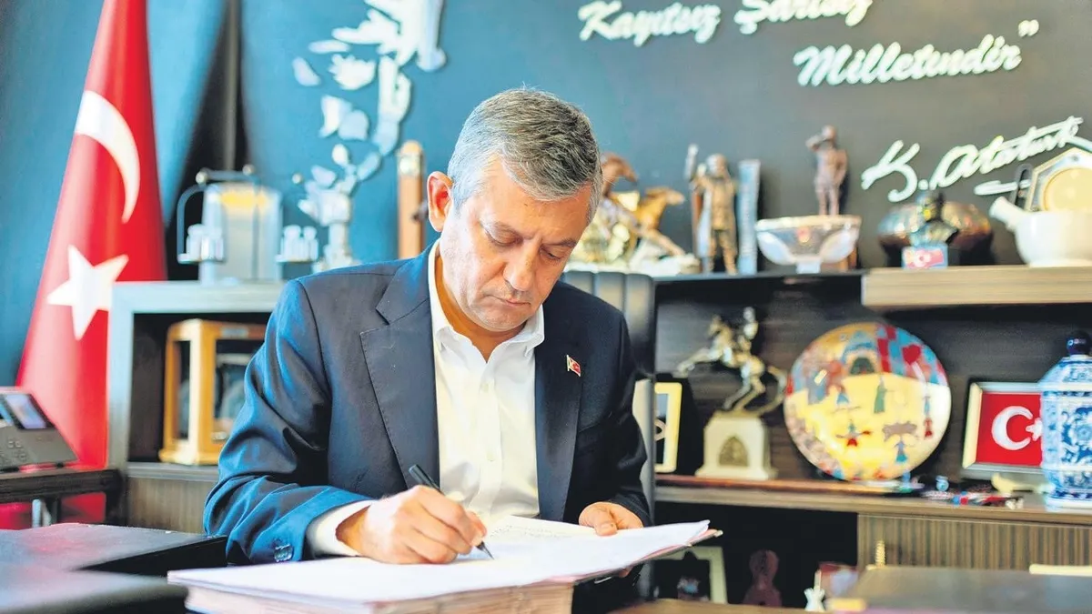 Özgür Özel'in Yeni Parti hamlesi tartışmalarla başladı: Kurucular listesi eleştirilerin odağında