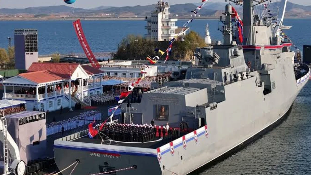 Kuzey Kore lideri Kim açıkladı: 5 bin tonluk "Choe Hyon" destroyerini hizmete aldı